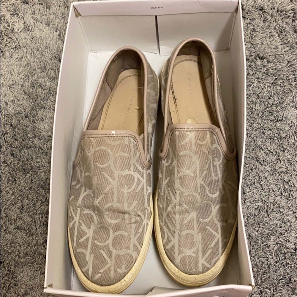 Calvin Klein Flats Sz 8 **FREE w purchase
